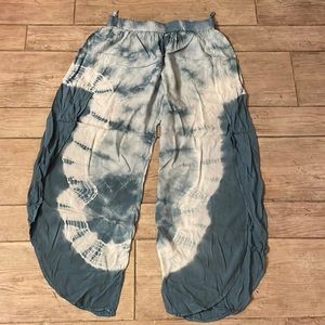 Earthbound Trading Co tye dye elastic waist pants slit on outside of leg
